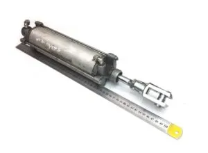 Pneumatic cylinder for door opening for scania