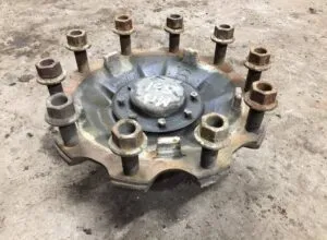 Wheel hub with brake drum on left front axle for mercedes a6553340101