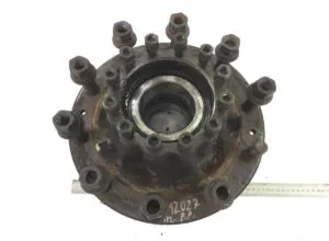 Wheel hub with brake drum for right drive axle volvo