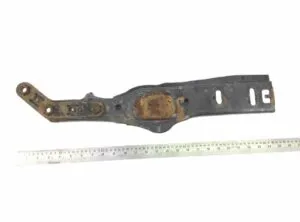 Exhaust pipe support scania 1741487 12 – rusty metal part with mounting hole