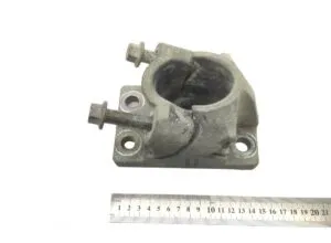 Mudguard support, left front axle volvo 21213202 / 7421213202 / 21090272
