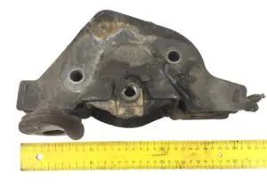 Right cab tilt lock mechanism for scania