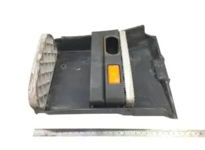 Straight step plate assembly for scania, with orange reflector indicator