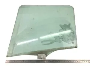 Left door glass scania with lion emblem