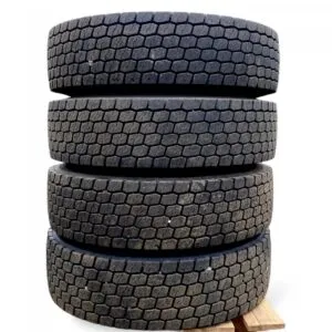 Set of 4 volvo tires 295/80r22. 5 – 225×825