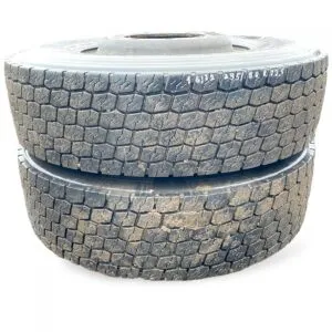 Set of tires 2 pieces scania 295/80r22. 5 225×825 17