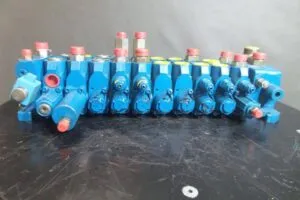 Blue hydraulic distributor for volvo bl71b