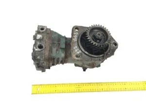 Air compressor for volvo truck fl63181133 – second hand