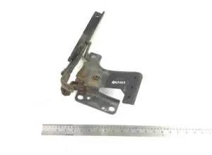 Bottom hinge right grille deflector scania 1643147