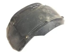 Front right mud guard front axle volvo 8191781