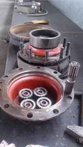 Caterpillar 432 backhoe loader wheel hub
