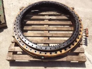 Rotary crown for excavator komatsu pc220-5, pc220-6, pc220-7