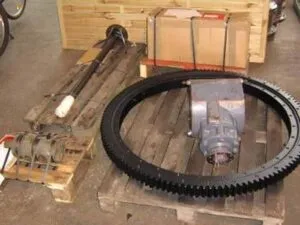 Rotary crown for atlas excavators models 1304, 1404, 1604, 1704, 1804