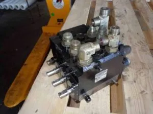Hydraulic distributor for caterpillar 428e backhoe loader