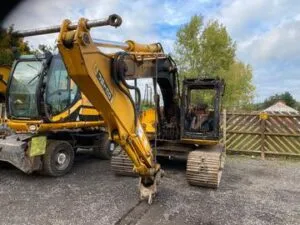 Dismantling excavator jcb js130