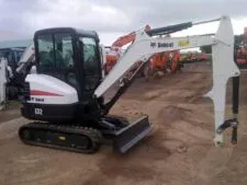 I am dismantling BOBCAT E32 mini excavator.