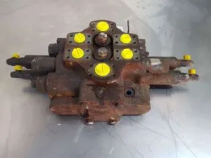 Hydraulic distributor for komatsu wa 320 front loader