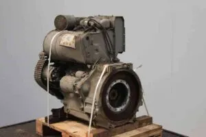 Deutz f2l912 engine on wooden pallet, front view