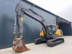 Volvo spare parts from dismantling excavator ec220e l