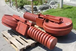 Guide roller for caterpillar bulldozer tracks models d6m lgp, d6m xl, d6n lgp, d6n xl, d6r, d6r lgp