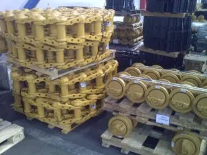 Permanent stock: track chains and guide wheels for excavators