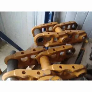 Track links for heavy machinery