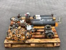 Hydraulic components for Case 921 machines