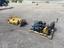 Hydraulic components for Liebherr L564 machinery on pallets