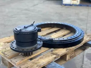 Swing crown and reducer for caterpillar 307