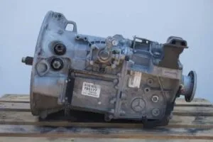 Mercedes-benz g85-667-0773 gearbox on wooden pallet