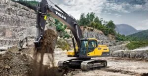 Dismantling volvo ec250 excavator in working condition