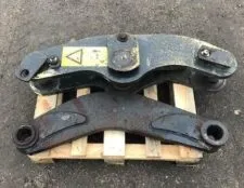 Vola Arm Komatsu WA250 On Wooden Pallet