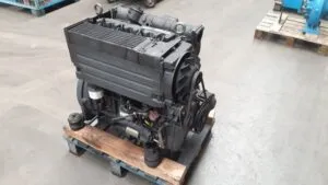 Deutz f4l1011f engine with 4 cylinders