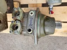 Liebherr R954 hydraulic motor – industrial component on pallet