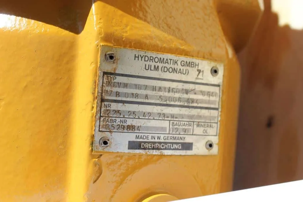 Liebherr A900B hydraulic motor