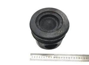 Piston for iveco stralis/eurotech truck – dimensions: 9 cm diameter, 12 cm height