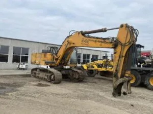 We are dismantling liebherr 944 litronic excavator